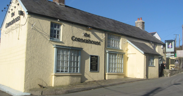 43 diners fall ill after food poisoning outbreak at Welsh pub